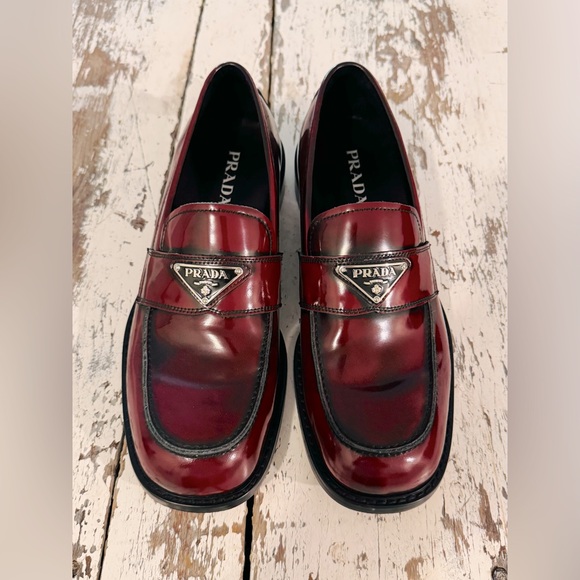 Men’s PRADA Loafers
- Prada
- Men’s 41
- Cordovan color
- Solid Leather - Picture 1 of 5